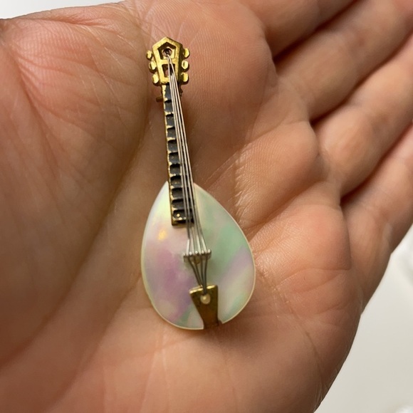 Vintage Mother of Pearl  Mandolin Brooch - Picture 7 of 13